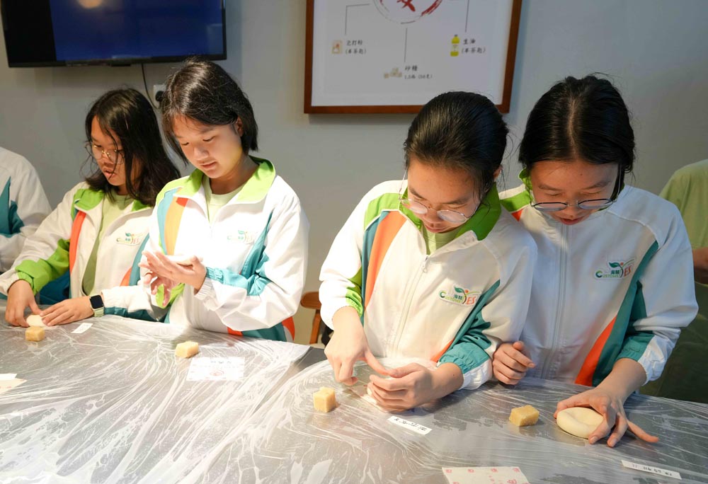 「海關青年領袖團」- 長洲歷史文化導賞暨平安包工作坊-活動花絮19