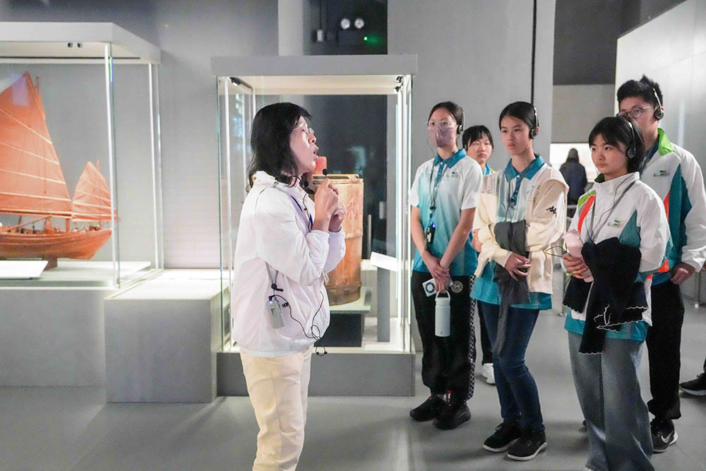 『香港多面體』展覽系列 : 油尖旺．望油尖 — 都市流光坊眾情展覽導賞 暨 點『紙』修復工作坊-活動花絮7